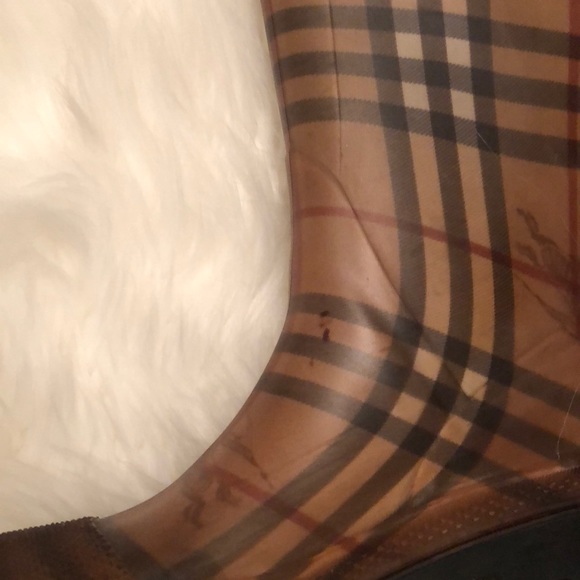 Burberry Rainboots. Size 5 - Picture 3 of 5